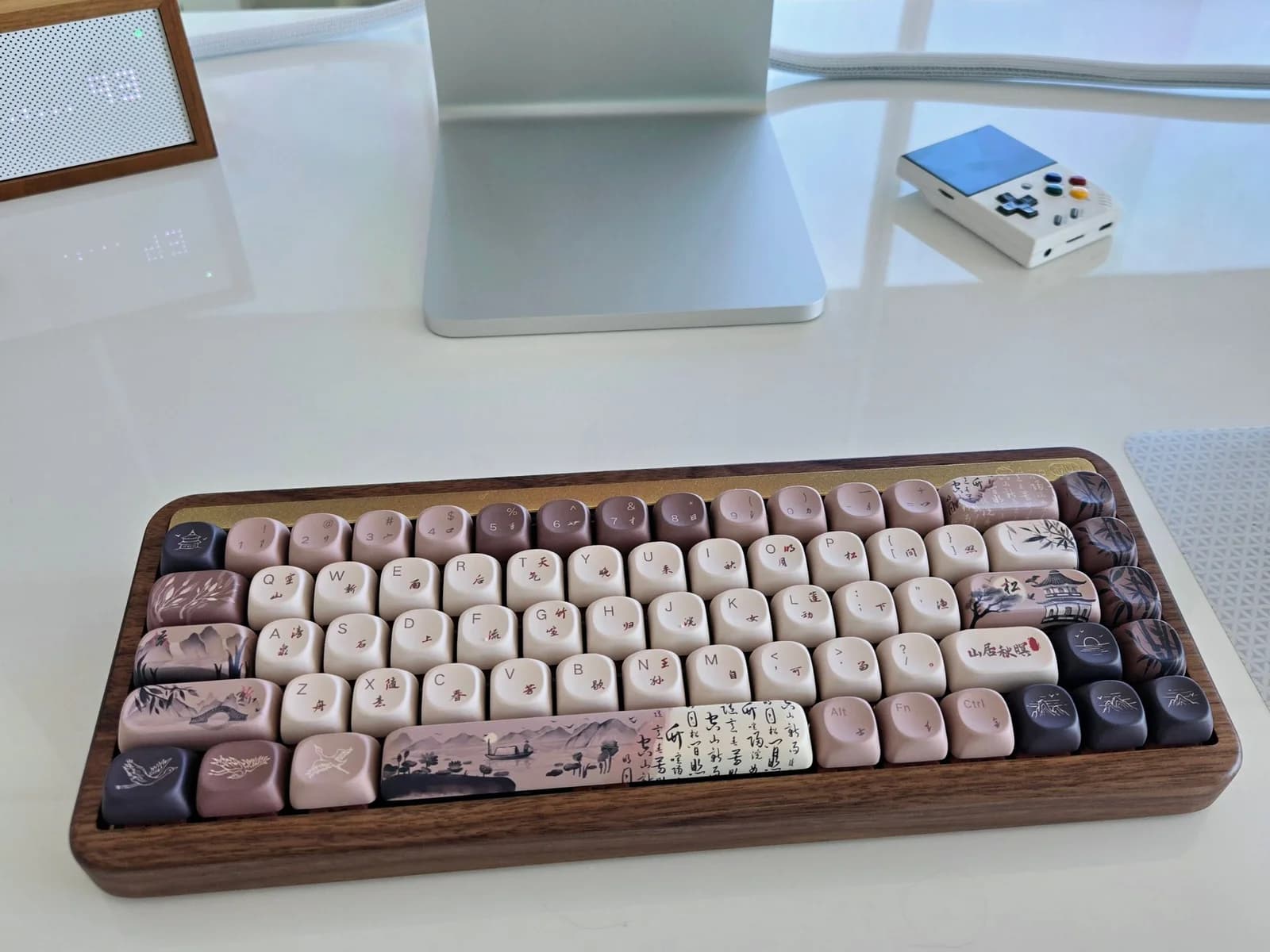 Akko MU01